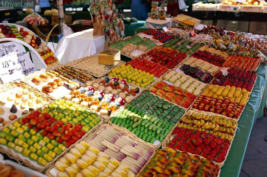 te contaremos todo lo que necesitas saber para organizar tu propia ruta gastronómica por los mercados y bodegas para que pruebes lo mejor de cada rincón de la península.